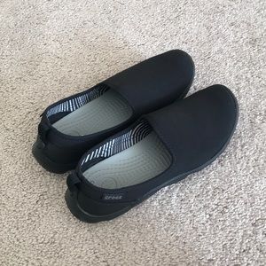 Crocs busy day skimmer